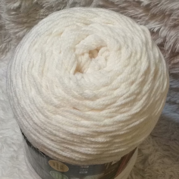 1 skein of yarn - White - Picture 4 of 7